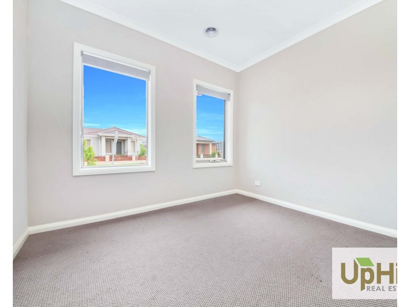 6 The Oaks Avenue, Pakenham VIC 3810