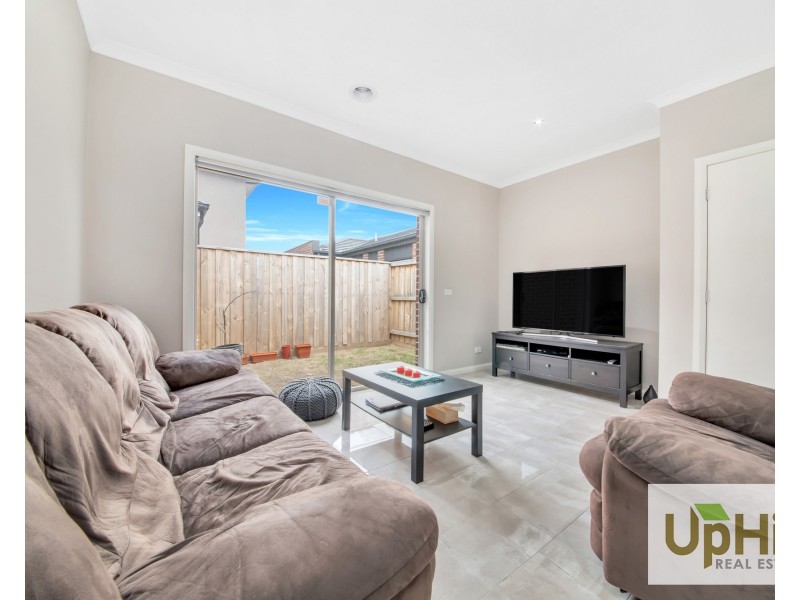 6 The Oaks Avenue, Pakenham VIC 3810