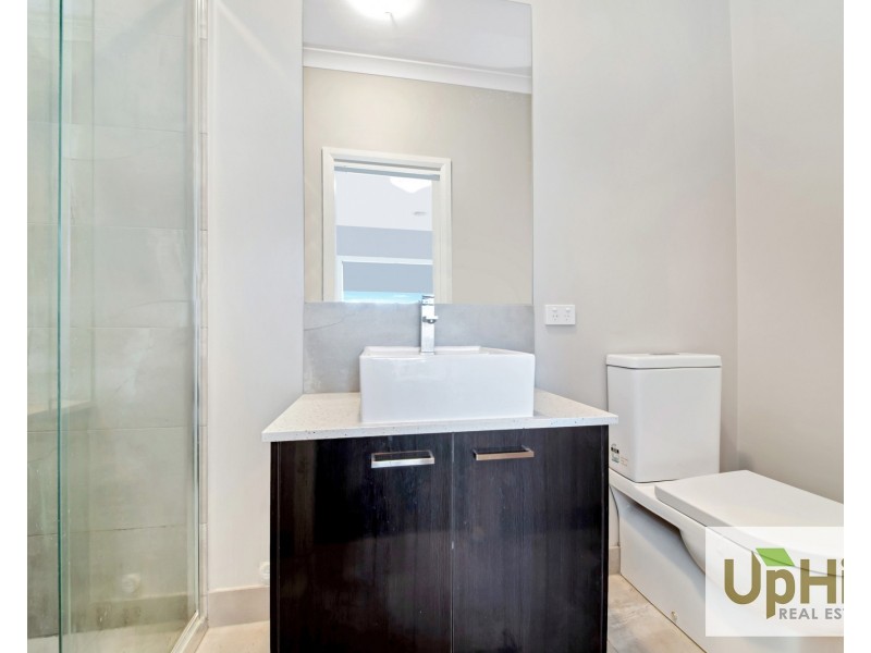 6 The Oaks Avenue, Pakenham VIC 3810