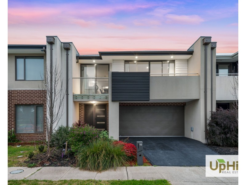 10 REVELWOOD WAY, Clyde North VIC 3978