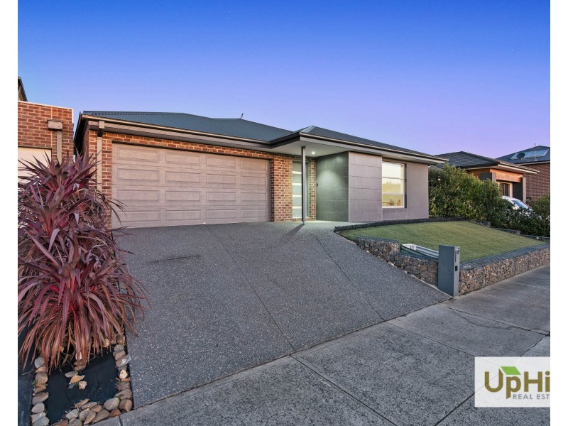 6 Calibre Circuit, Clyde North VIC 3978