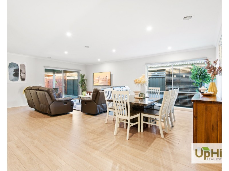 6 Calibre Circuit, Clyde North VIC 3978