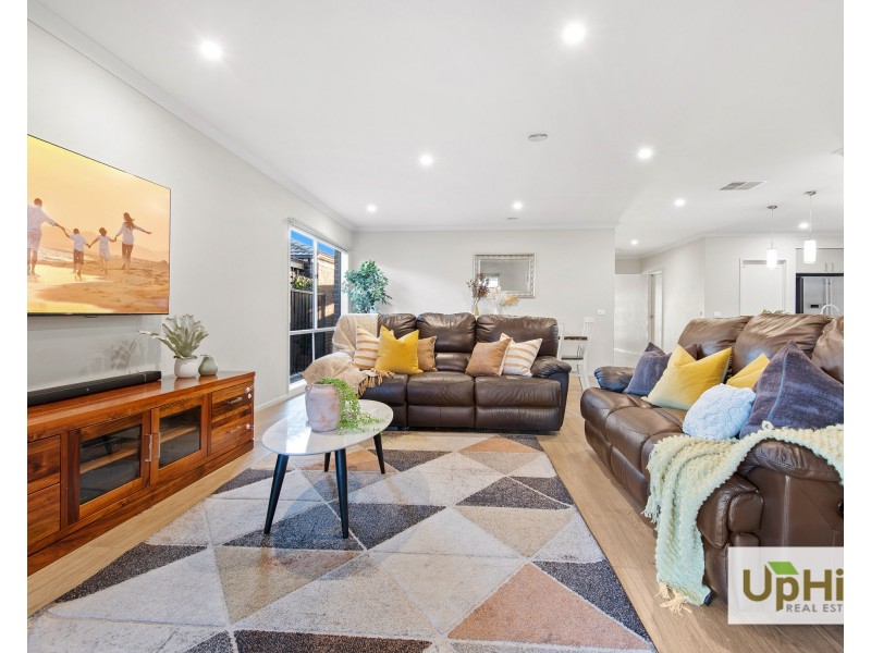 6 Calibre Circuit, Clyde North VIC 3978