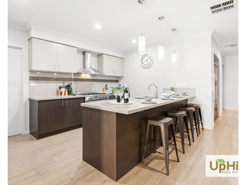 6 Calibre Circuit, Clyde North VIC 3978