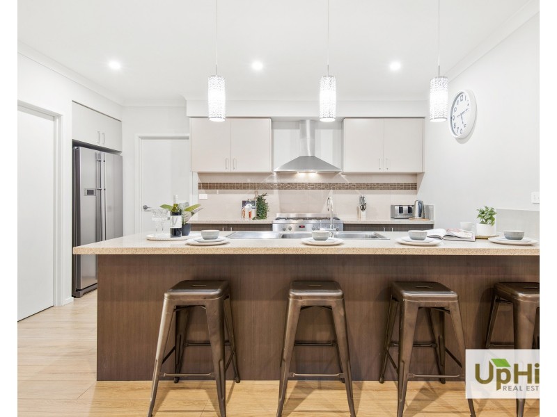 6 Calibre Circuit, Clyde North VIC 3978