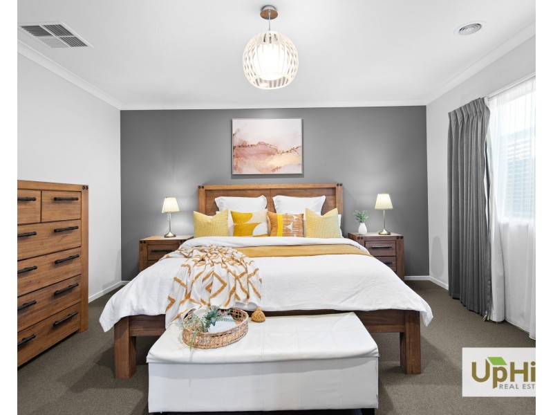 6 Calibre Circuit, Clyde North VIC 3978