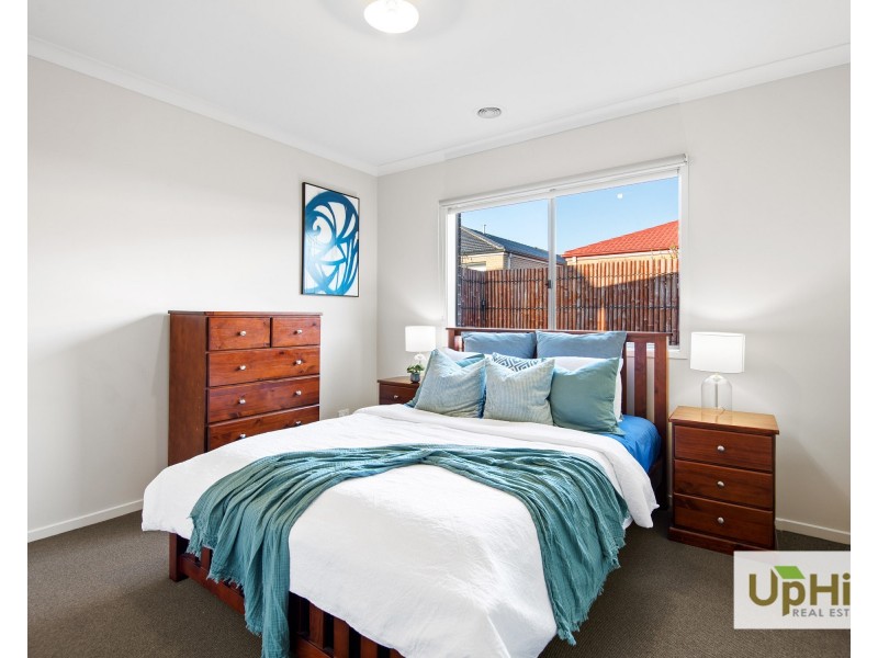 6 Calibre Circuit, Clyde North VIC 3978