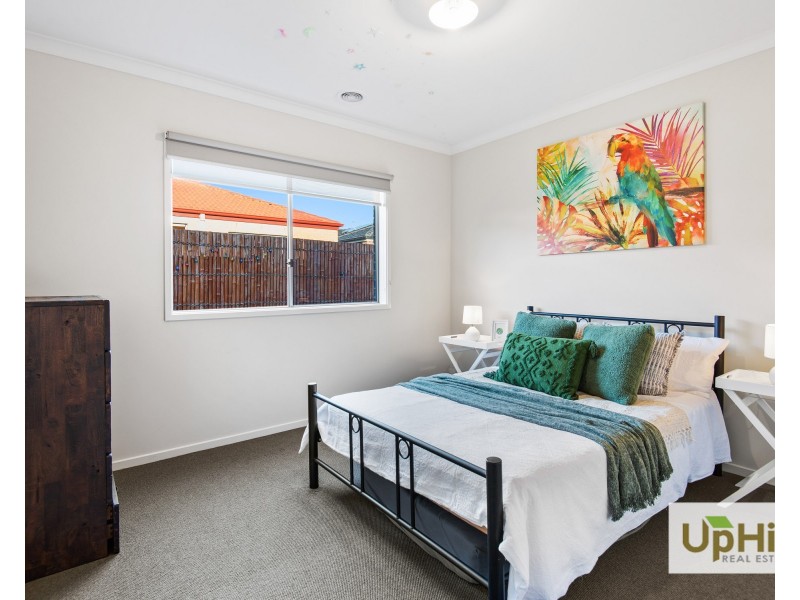 6 Calibre Circuit, Clyde North VIC 3978