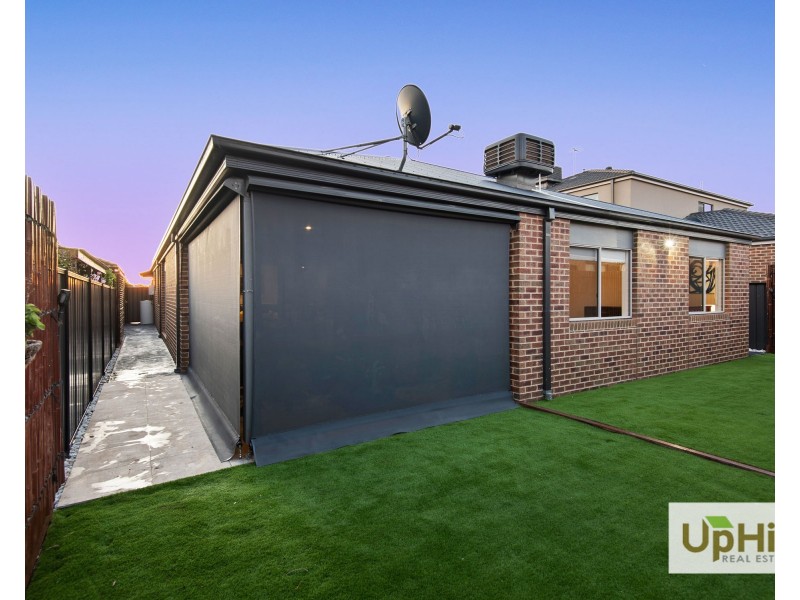 6 Calibre Circuit, Clyde North VIC 3978