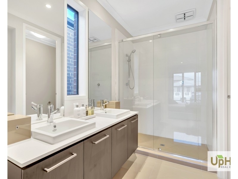 94 Yaralla circuit, Clyde VIC 3978