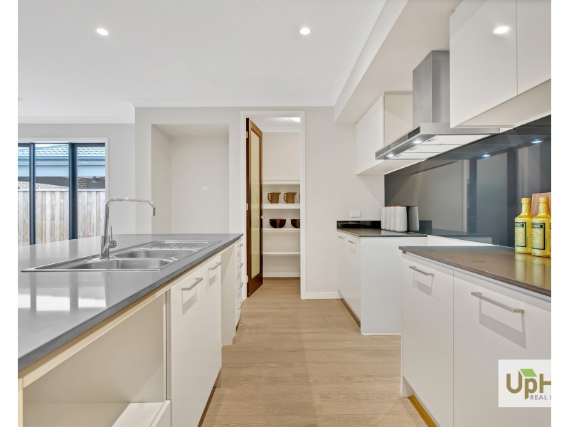 94 Yaralla circuit, Clyde VIC 3978