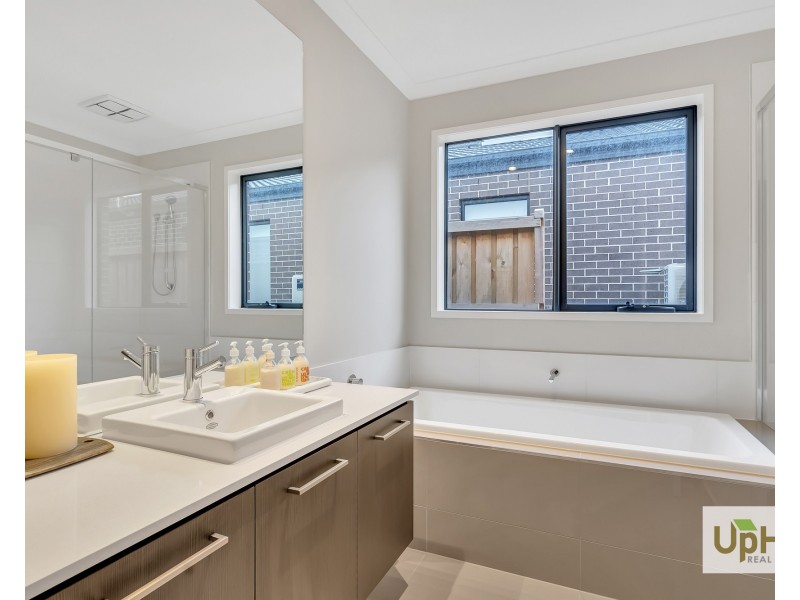 94 Yaralla circuit, Clyde VIC 3978