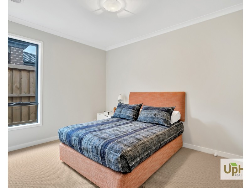 94 Yaralla circuit, Clyde VIC 3978