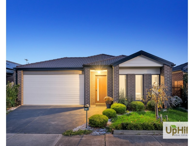 24 Naas Road, Clyde North VIC 3978