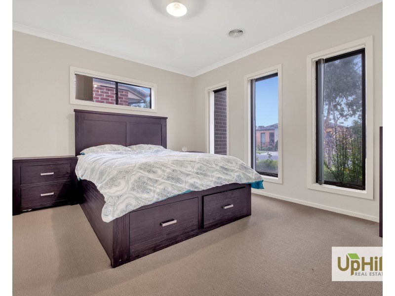 24 Naas Road, Clyde North VIC 3978