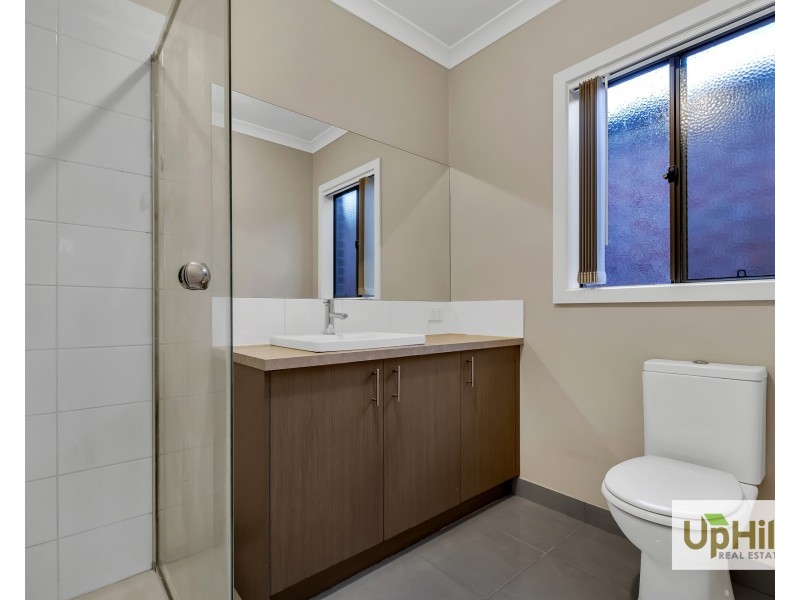 24 Naas Road, Clyde North VIC 3978