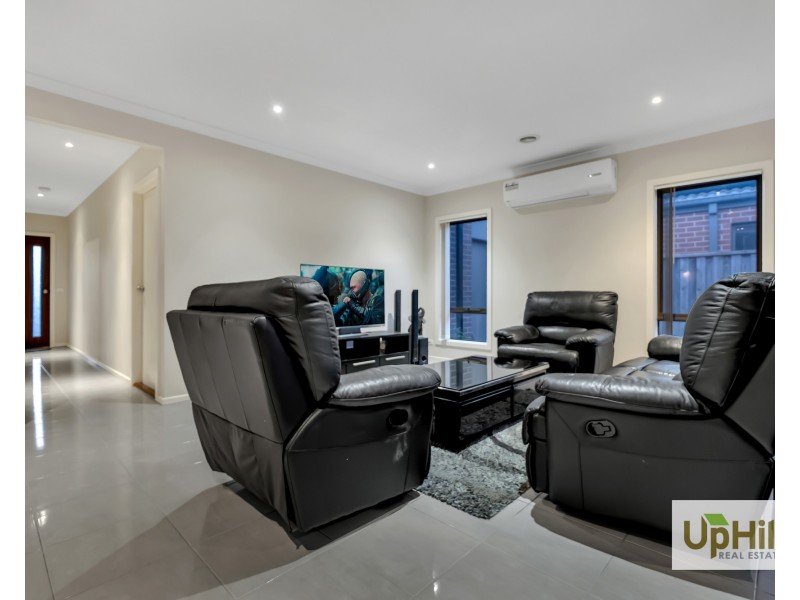 24 Naas Road, Clyde North VIC 3978