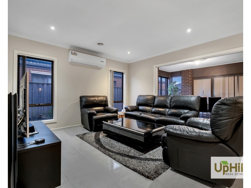 24 Naas Road, Clyde North VIC 3978