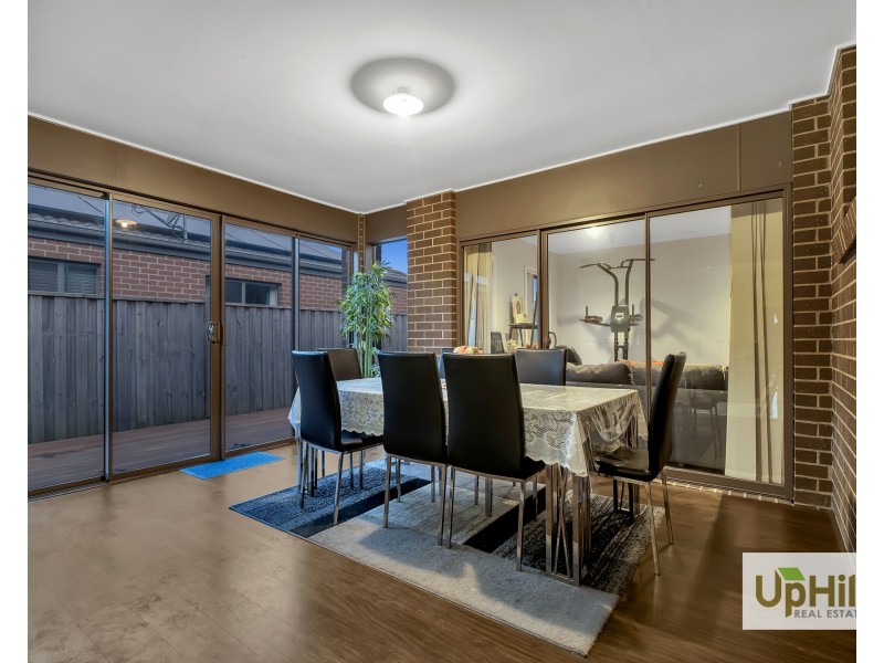 24 Naas Road, Clyde North VIC 3978