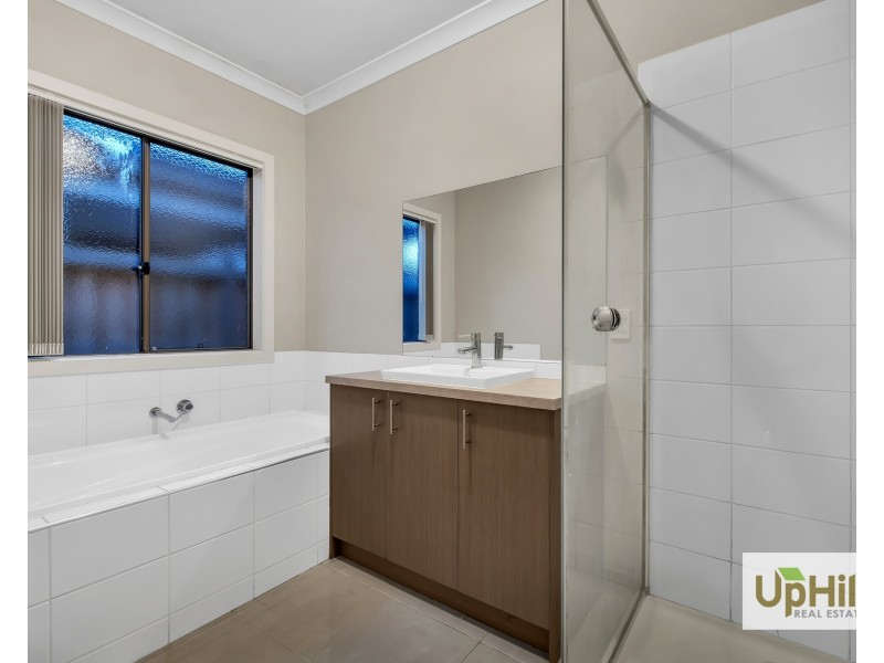 24 Naas Road, Clyde North VIC 3978