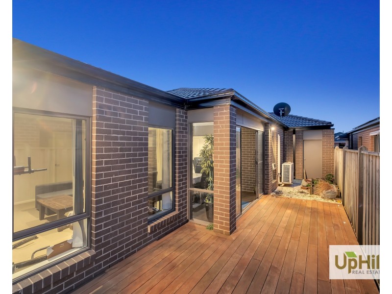 24 Naas Road, Clyde North VIC 3978