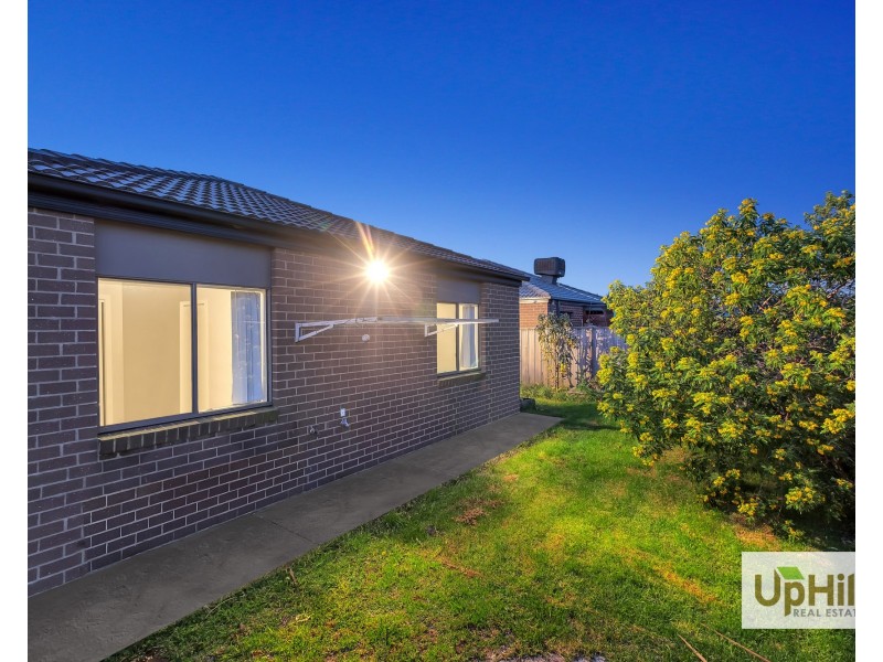 24 Naas Road, Clyde North VIC 3978