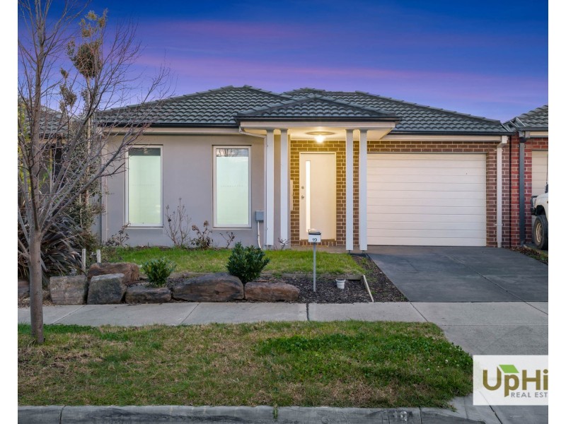 19 Elsey Way, Clyde North VIC 3978