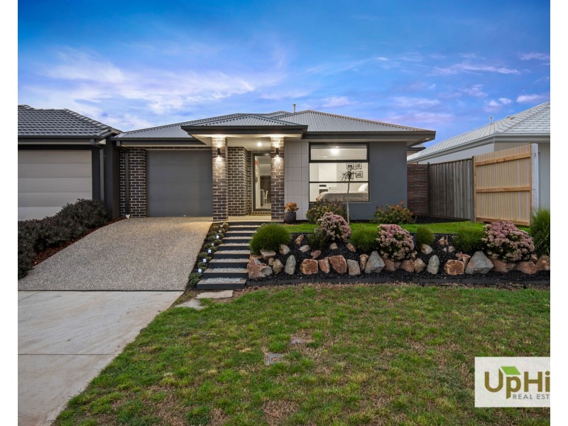 1 Dove Lane, Clyde North VIC 3978