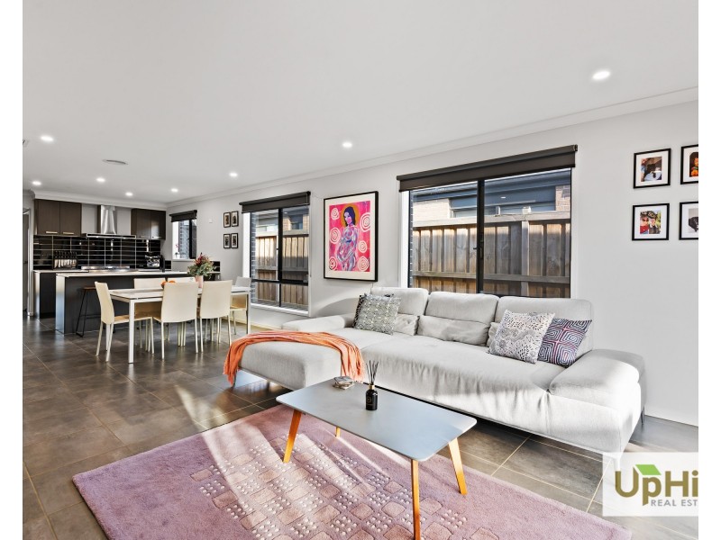 1 Dove Lane, Clyde North VIC 3978