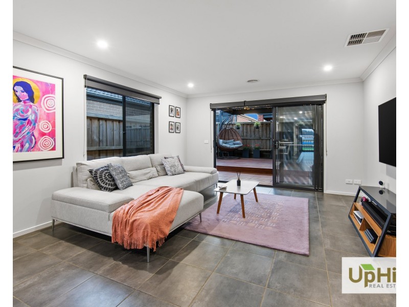 1 Dove Lane, Clyde North VIC 3978