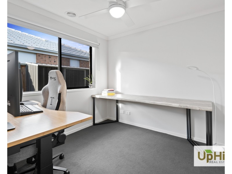 1 Dove Lane, Clyde North VIC 3978