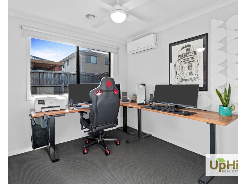 1 Dove Lane, Clyde North VIC 3978