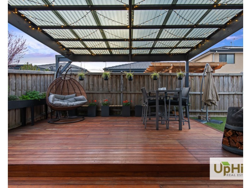 1 Dove Lane, Clyde North VIC 3978