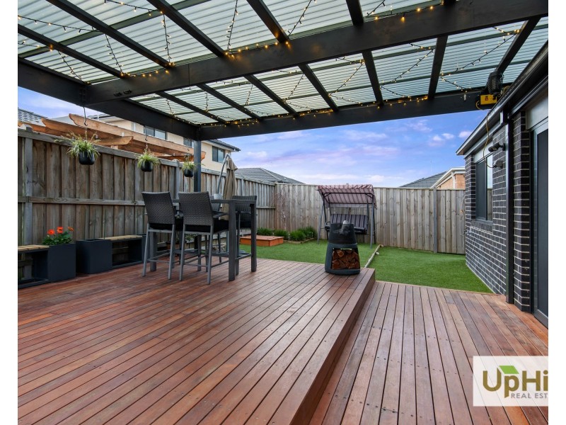 1 Dove Lane, Clyde North VIC 3978