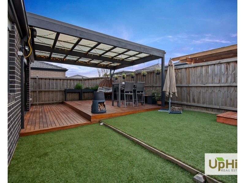 1 Dove Lane, Clyde North VIC 3978
