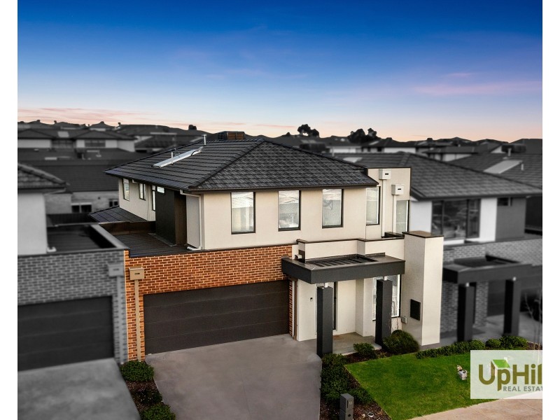 10 Portia Circuit, Clyde North VIC 3978