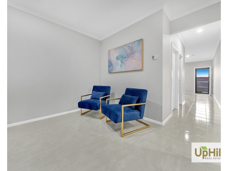 10 Portia Circuit, Clyde North VIC 3978