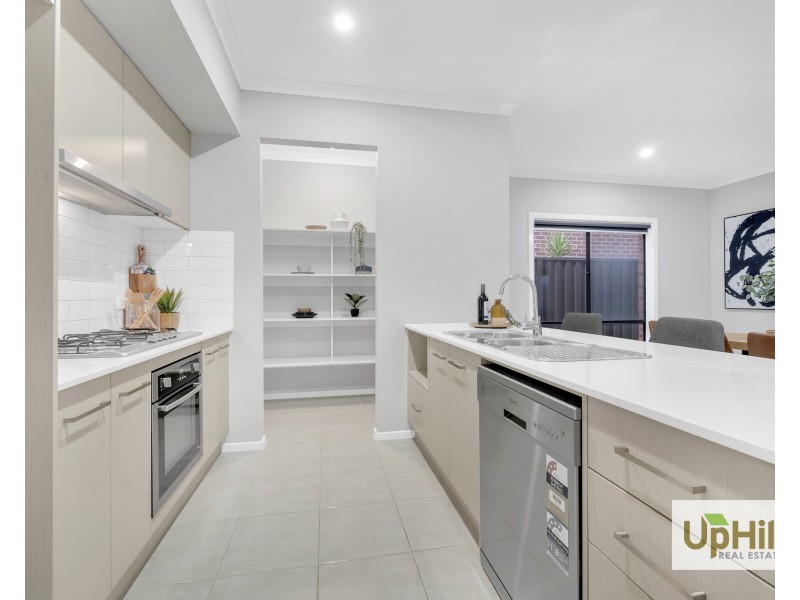 10 Portia Circuit, Clyde North VIC 3978