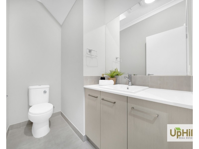 10 Portia Circuit, Clyde North VIC 3978