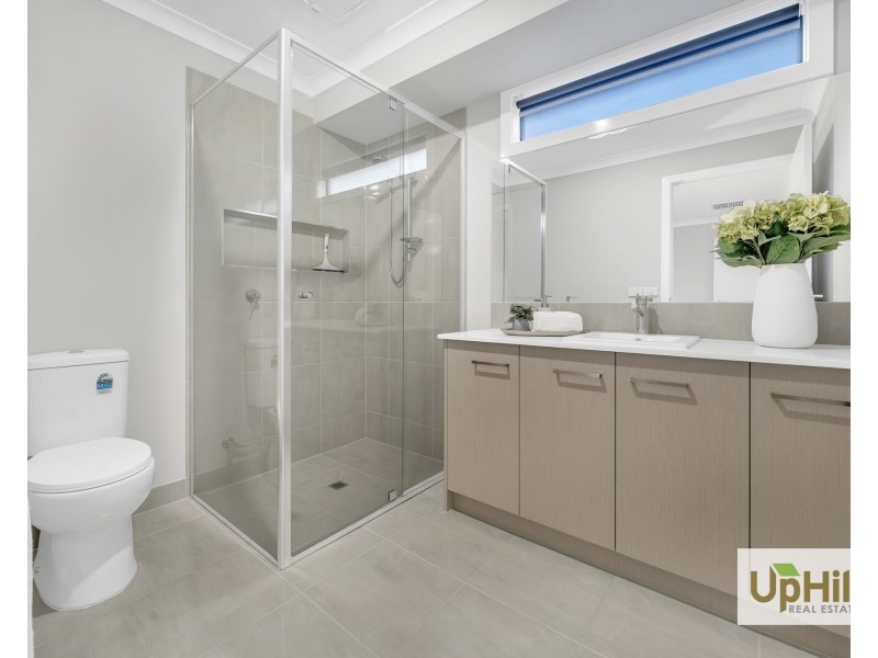 10 Portia Circuit, Clyde North VIC 3978