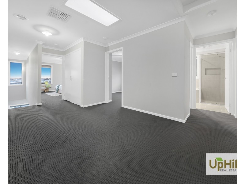 10 Portia Circuit, Clyde North VIC 3978