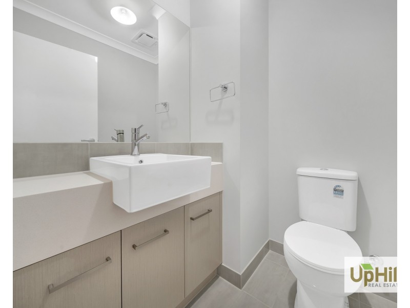 10 Portia Circuit, Clyde North VIC 3978