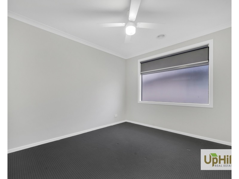 10 Portia Circuit, Clyde North VIC 3978