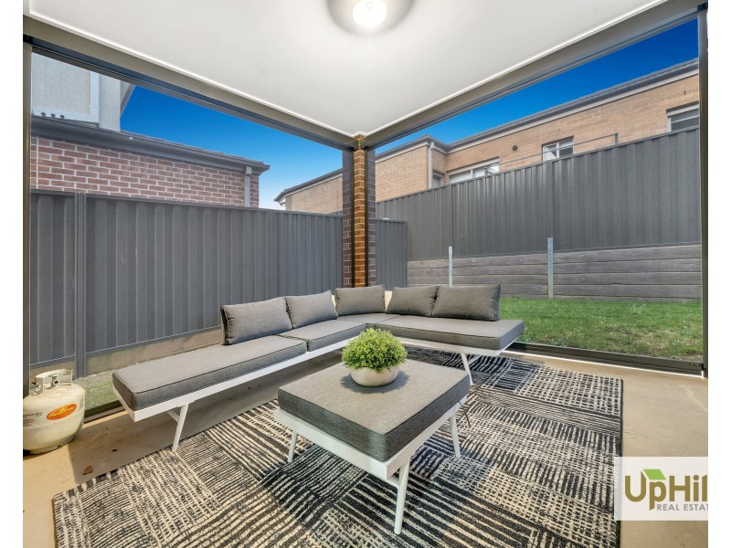 10 Portia Circuit, Clyde North VIC 3978