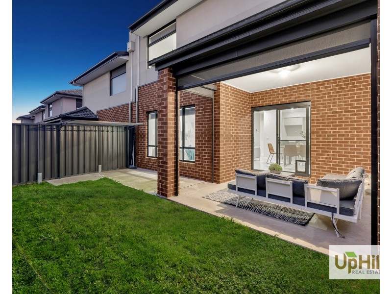 10 Portia Circuit, Clyde North VIC 3978