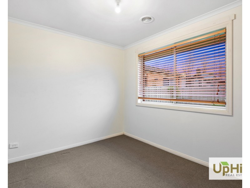 70 Leigh Drive, Pakenham VIC 3810