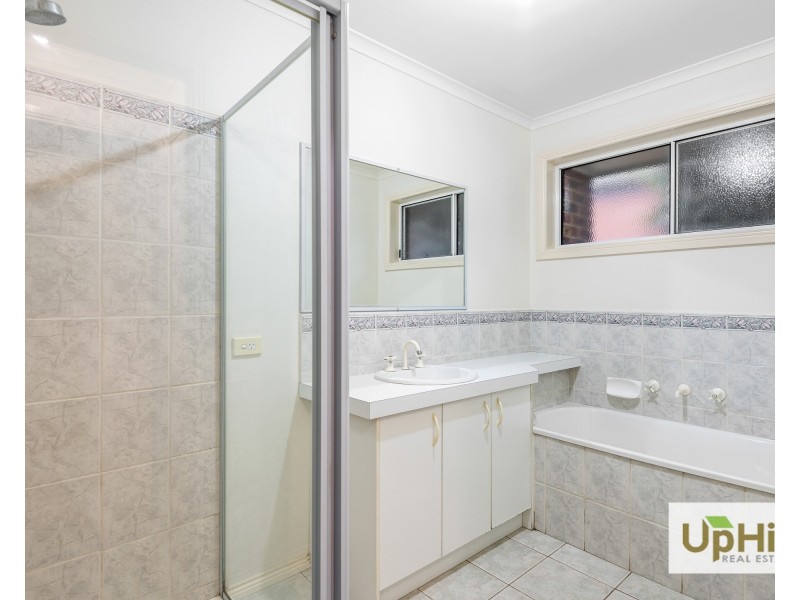 70 Leigh Drive, Pakenham VIC 3810