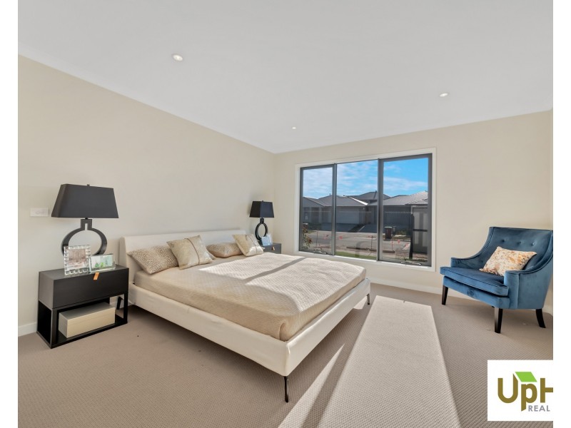 70 Yaralla circuit, Clyde VIC 3978