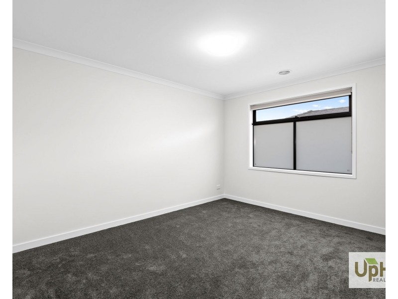 70 Yaralla circuit, Clyde VIC 3978