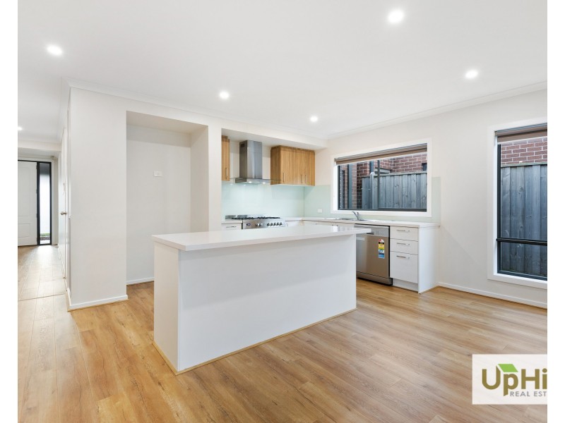 37 Dexter Crescent, Clyde North VIC 3978